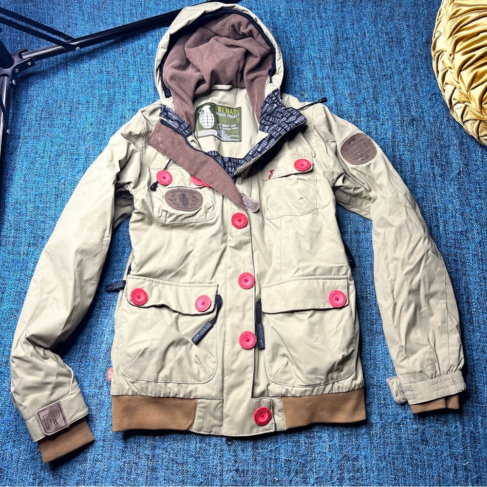 Grenade Fatigue Project Snowboarding Jacket Women's Size Small in Green Tan